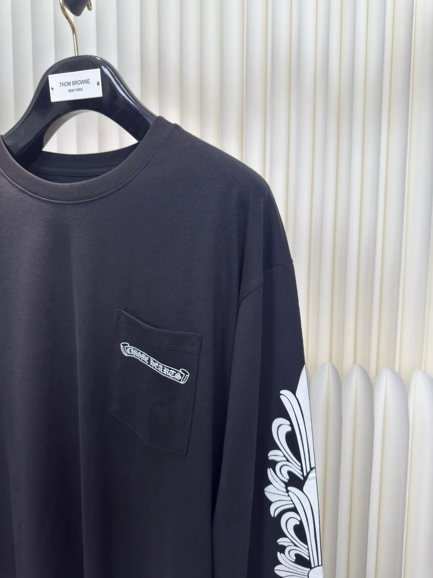 P310 Chrome Hear Aspen Graffiti Limited Long Sleeve The fabric is made of 26-woven 220g cotton material. The printing is ink printing. Customized accessories. Size S M L